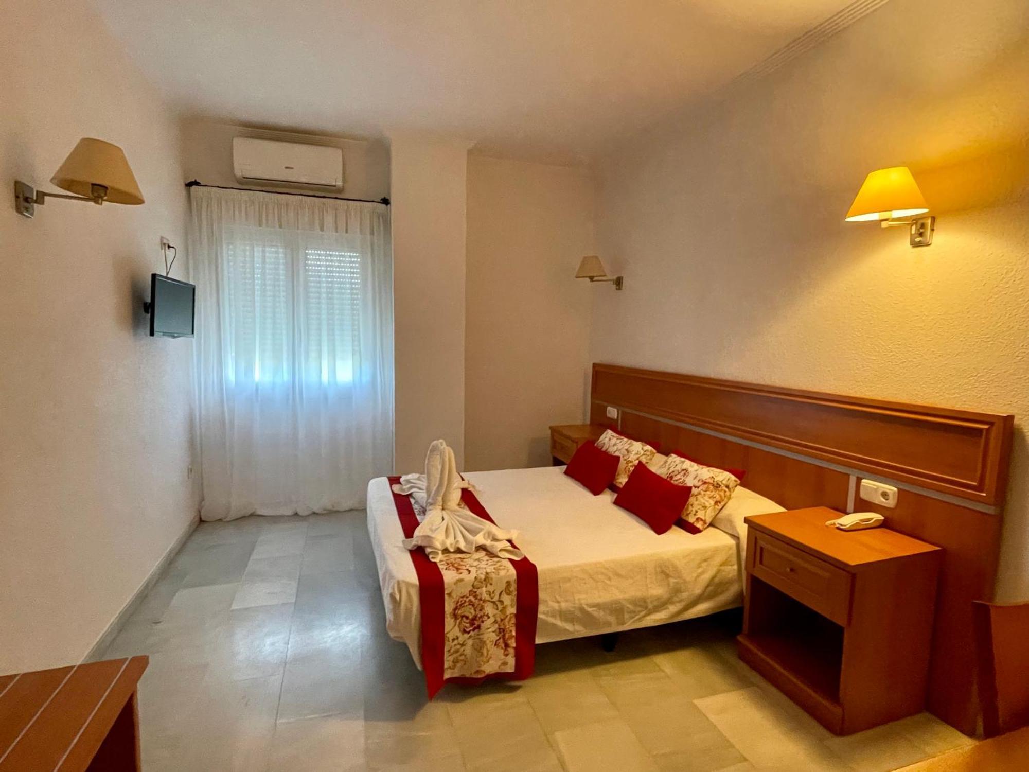 Hotel Puerto De Palos Палос де ла Фронтера Екстериор снимка