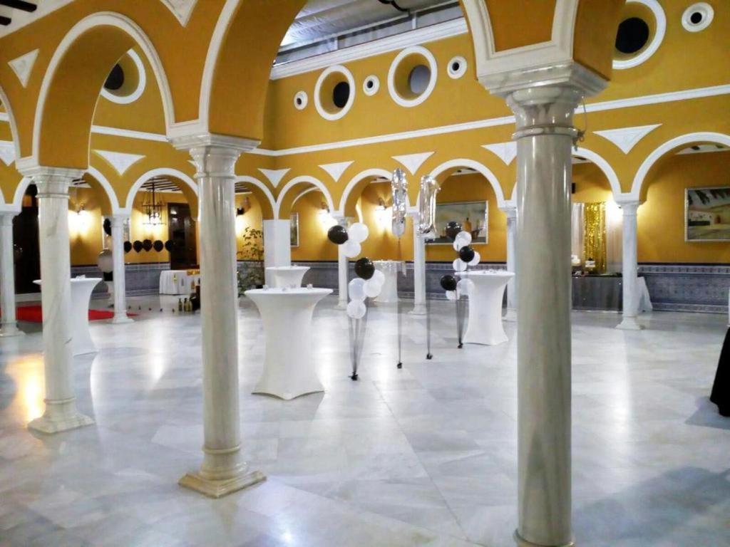 Hotel Puerto De Palos Палос де ла Фронтера Екстериор снимка